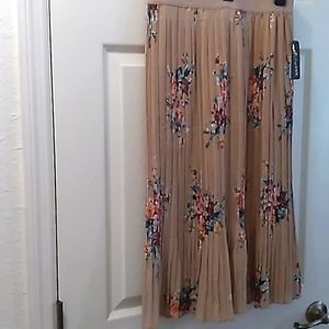 Womens Metrowear Pleated Skirt